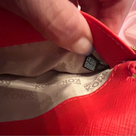 Michael Kors Tan Leather Wristlet/Wallet. - Picture 8 of 12